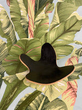 Load image into Gallery viewer, Black + White Wiggle Tray